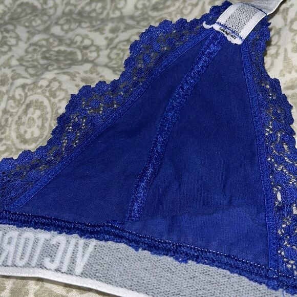 Victoria’s Secret triangle logo Lace Bralette - XS - Picture 4 of 4